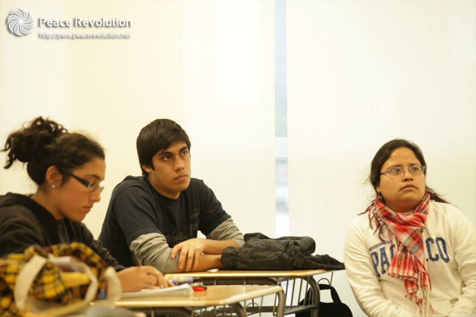 Monje Luang Phi John conversó y meditó con los alumnos