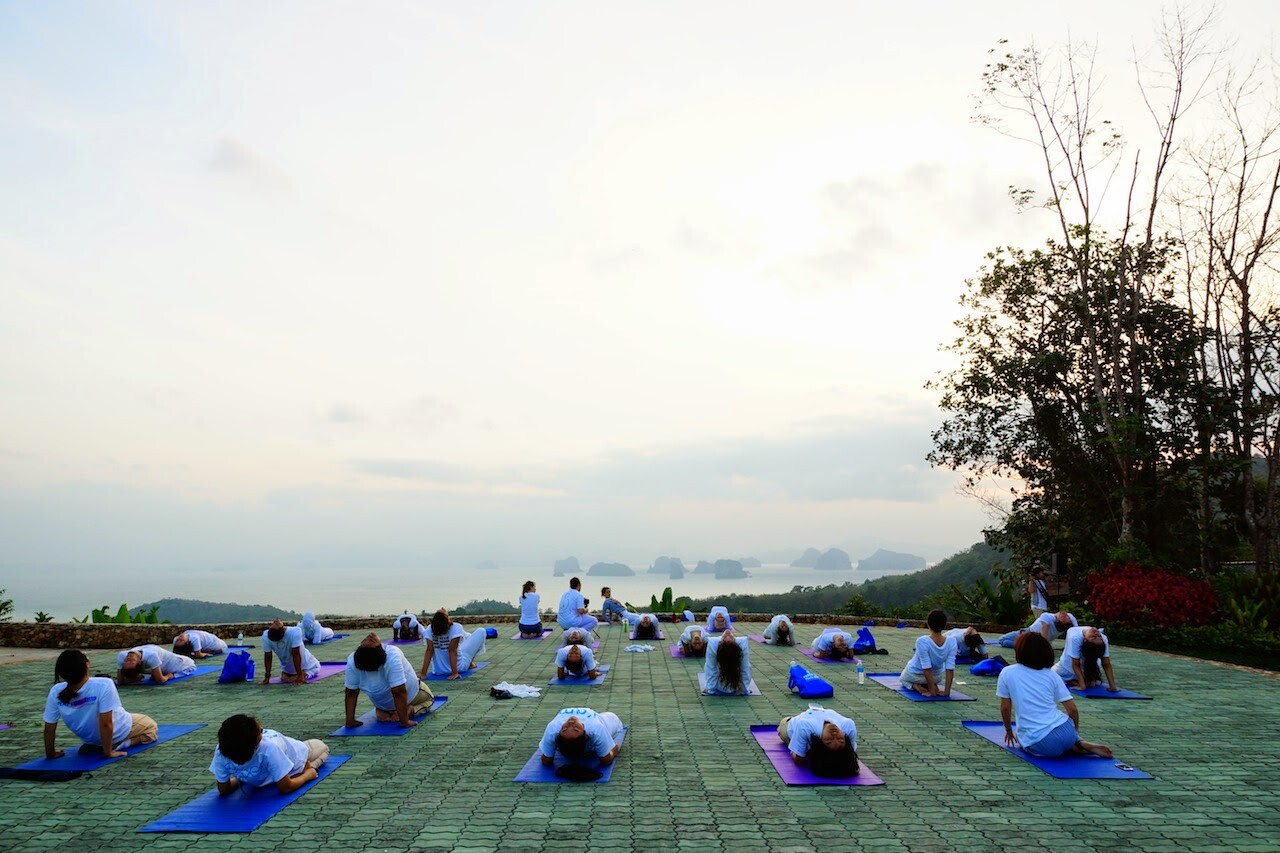 Morning yoga, a beautiful and relaxing routine to start the day.