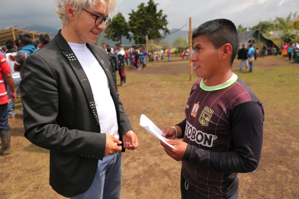 Encuentro entre promotores de la campaña y ex combatientes