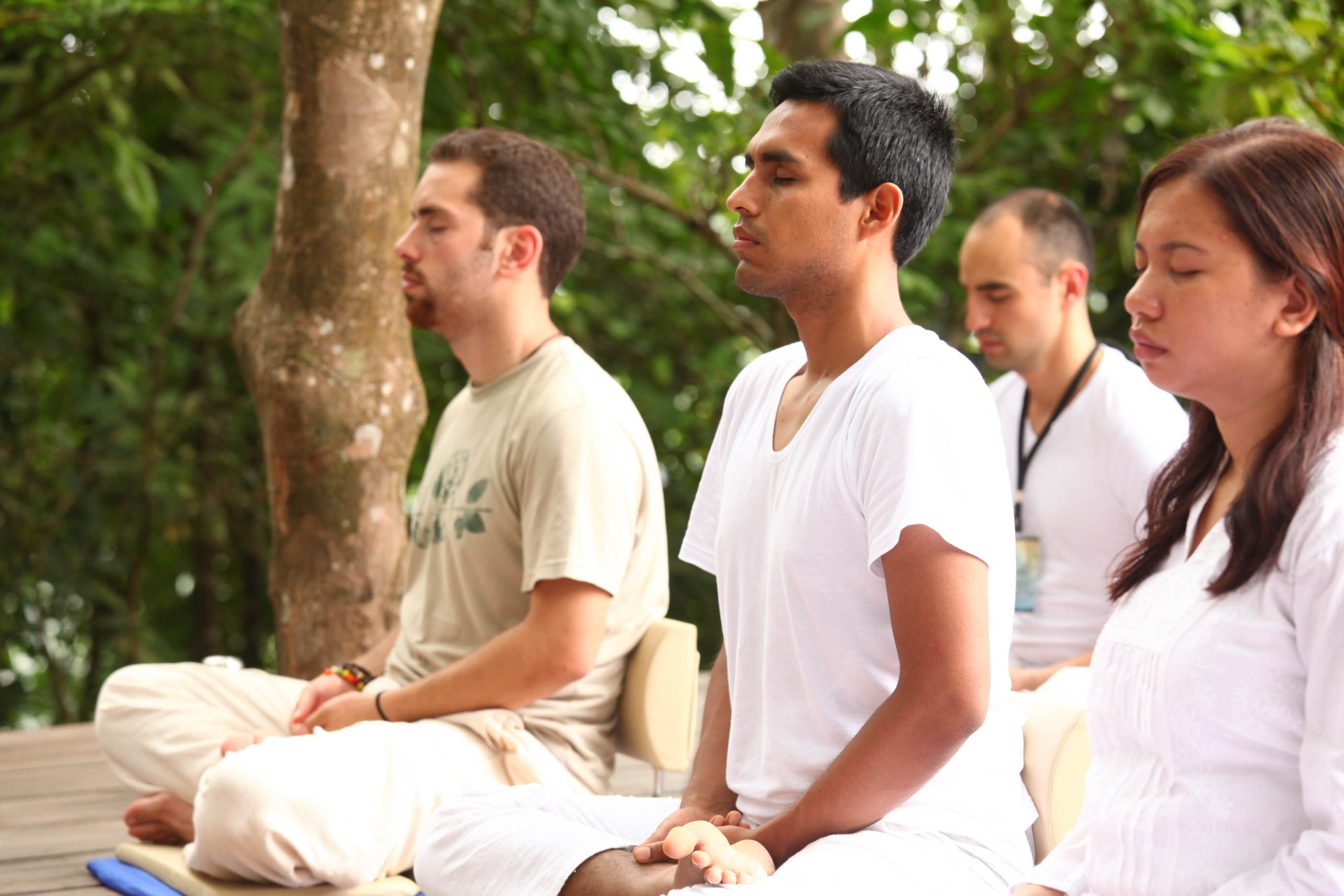Group meditation in Mooktawan