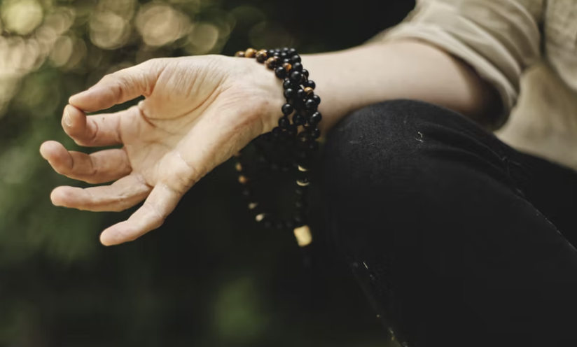 How Meditation And Mindfulness Help us Make Better Decisions in Life